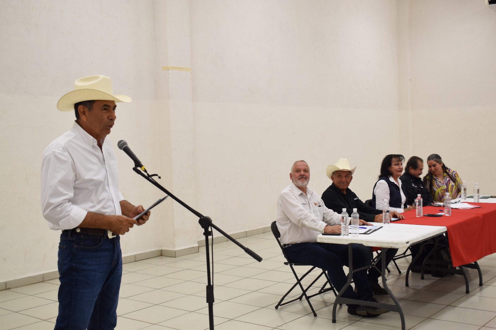 Reciben pequeños ganaderos de Álamos crédito del programa Estratégico de Protección Civil en Materia Hídrica